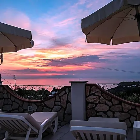 Couette-café Casa Astra 4*
