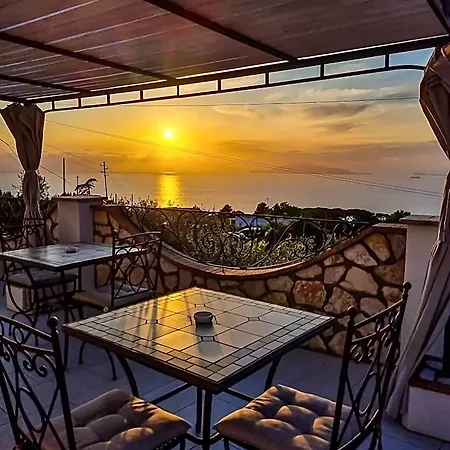 Couette-café Casa Astra 4*